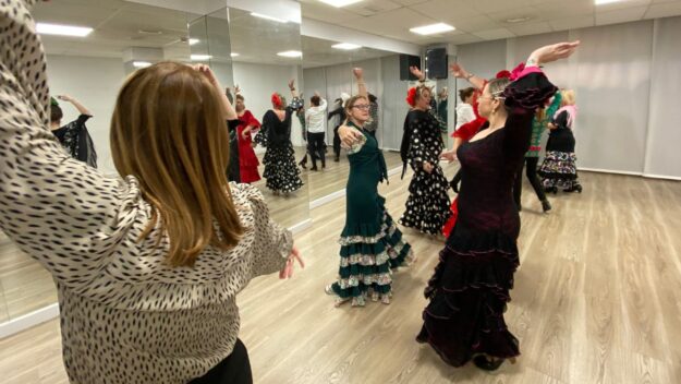 Sevillanas-pamplona-feria abril-le bal Sevillanas-pamplona-feria abril-le bal